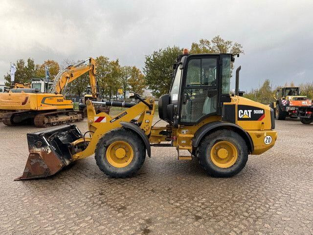 Caterpillar 908M, 4+1 Schaufel, Palettengabel, wenig Std. - Wheel loader: picture 3 Caterpillar 908M, 4+1 Schaufel, Palettengabel, wenig Std. - Wheel loader: picture 3