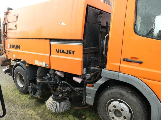 Mercedes-Benz 1018 Atego 4x2, Faun VIAJET 5R, Klima, 73tkm - Road sweeper: picture 2 Mercedes-Benz 1018 Atego 4x2, Faun VIAJET 5R, Klima, 73tkm - Road sweeper: picture 2