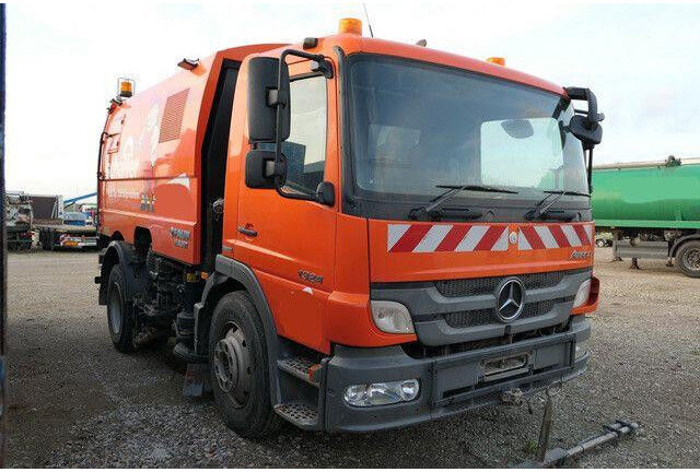 Mercedes-Benz 1323 L Atego 4x2, Faun Vaajet 6 R, Wassertank - Road sweeper: picture 5 Mercedes-Benz 1323 L Atego 4x2, Faun Vaajet 6 R, Wassertank - Road sweeper: picture 5