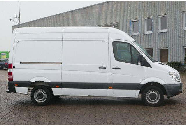 Mercedes-Benz 213 CDI Sprinter 4x2, Klima, 3. Sitz, Holzausbau - Small van: picture 2 Mercedes-Benz 213 CDI Sprinter 4x2, Klima, 3. Sitz, Holzausbau - Small van: picture 2