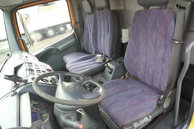 Municipal/ Special vehicle, Box truck Mercedes-Benz 1518 A Atego 4X4, Klima, AHK, Allrad, Rolltor: picture 12