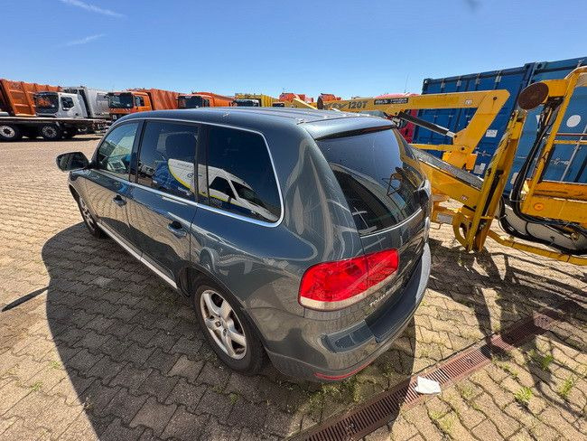 Volkswagen Touareg 3.2 V6/ GETRIEBESCHADEN /Motor läuft! - SUV: picture 4 Volkswagen Touareg 3.2 V6/ GETRIEBESCHADEN /Motor läuft! - SUV: picture 4