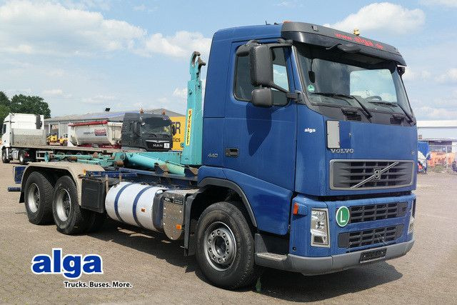 Volvo FH 440 6x4, Hyvalift, Hydr. Heckverriegelung - Hook lift truck: picture 1 Volvo FH 440 6x4, Hyvalift, Hydr. Heckverriegelung - Hook lift truck: picture 1