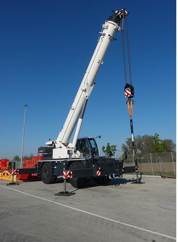 LIEBHERR LRT 1100 2.1 - All terrain crane: picture 1 LIEBHERR LRT 1100 2.1 - All terrain crane: picture 1