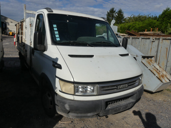 Camionnette benne basculante Iveco 35C10 (2006-196.690 km) - Tipper van: picture 2 Camionnette benne basculante Iveco 35C10 (2006-196.690 km) - Tipper van: picture 2
