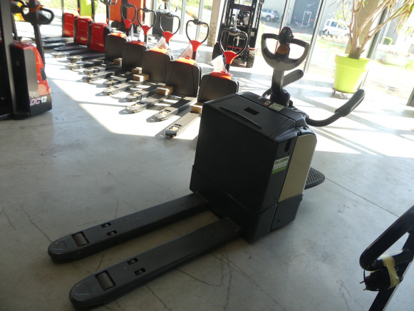Transpalette accompagnant porté debout Crown WT3020 - Pallet truck: picture 2 Transpalette accompagnant porté debout Crown WT3020 - Pallet truck: picture 2