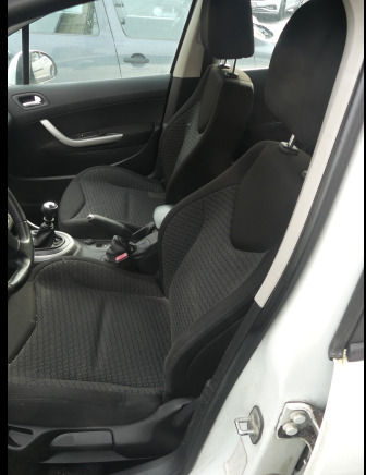 Voiture Peugeot 308 (2010-184.813 km) - Car: picture 5 Voiture Peugeot 308 (2010-184.813 km) - Car: picture 5