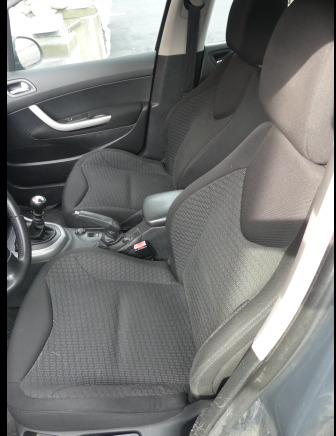 Voiture Peugeot 308 (2010-194.623 km) - Car: picture 4 Voiture Peugeot 308 (2010-194.623 km) - Car: picture 4