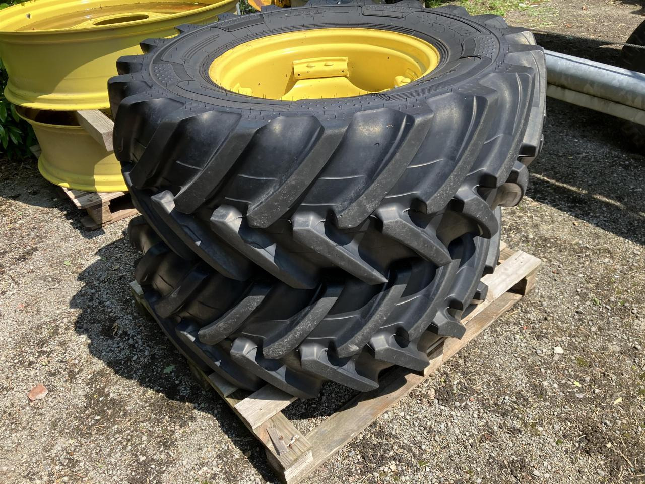 Alliance 420/70-24 - Tire for Agricultural machinery: picture 1 Alliance 420/70-24 - Tire for Agricultural machinery: picture 1
