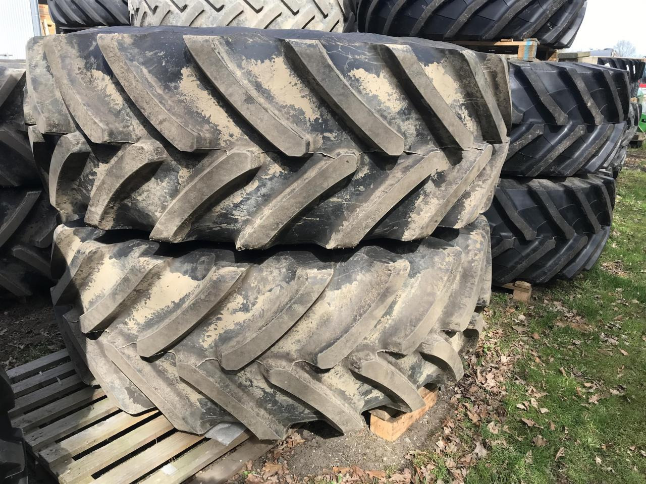Bridgestone 710/75R42 - Tire for Agricultural machinery: picture 1 Bridgestone 710/75R42 - Tire for Agricultural machinery: picture 1