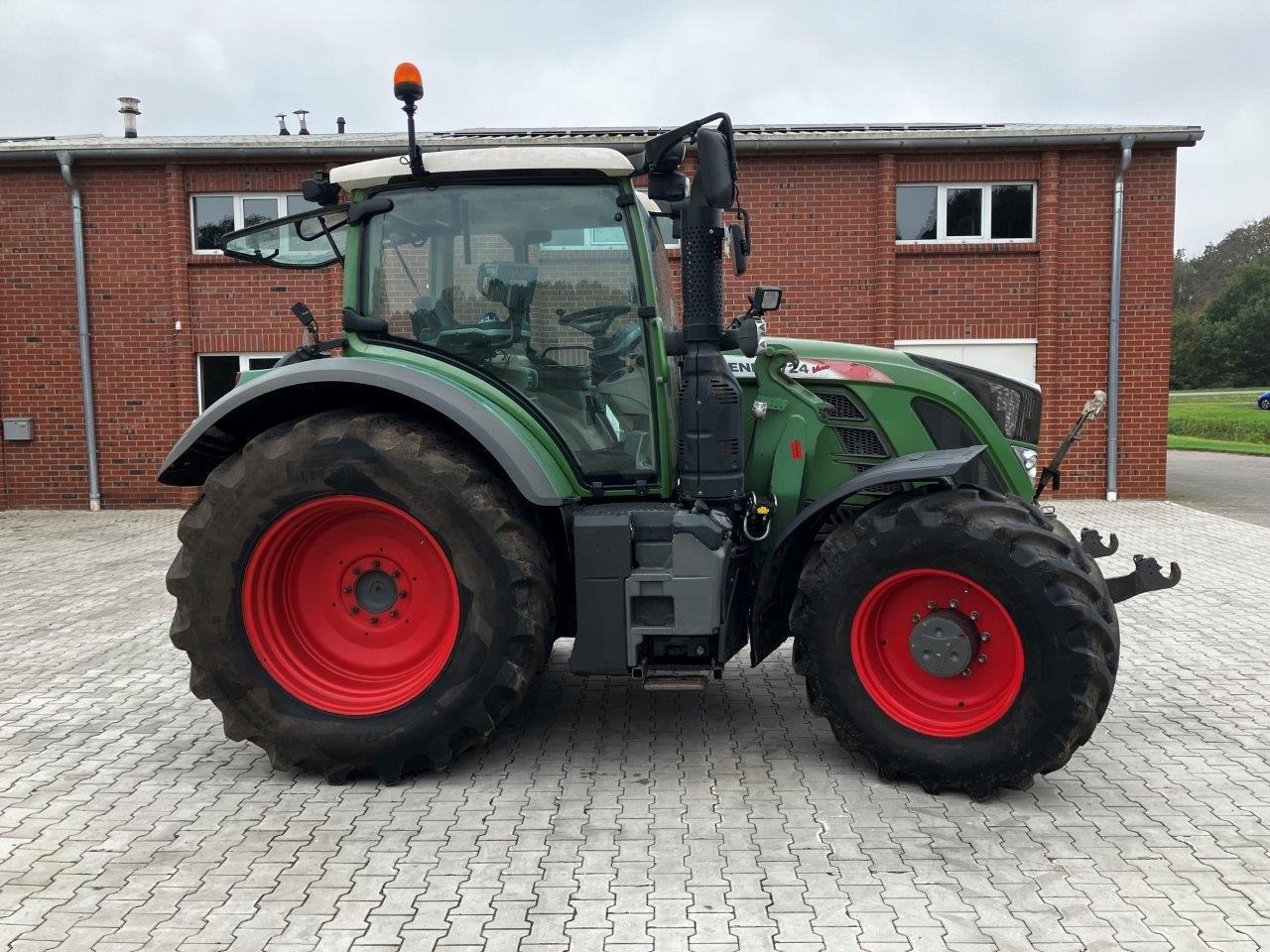 Fendt 716 Vario - Farm tractor: picture 3 Fendt 716 Vario - Farm tractor: picture 3