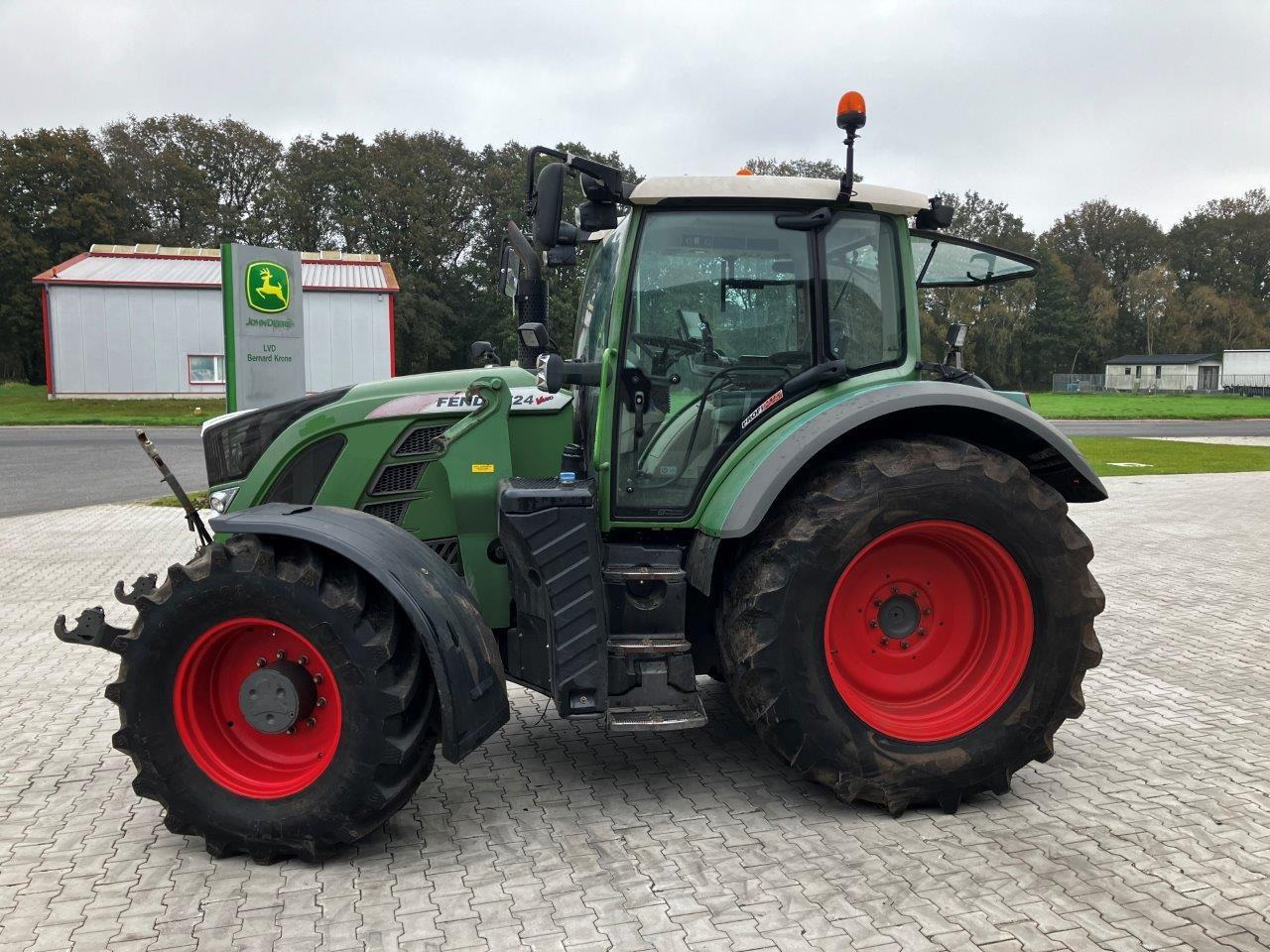 Fendt 716 Vario - Farm tractor: picture 1 Fendt 716 Vario - Farm tractor: picture 1