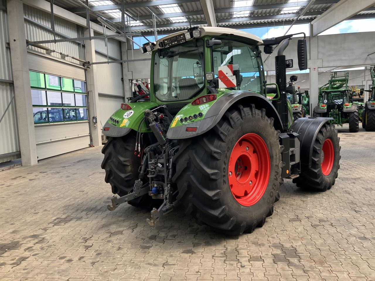 Fendt 724 Vario Profi Plus - Farm tractor: picture 4 Fendt 724 Vario Profi Plus - Farm tractor: picture 4