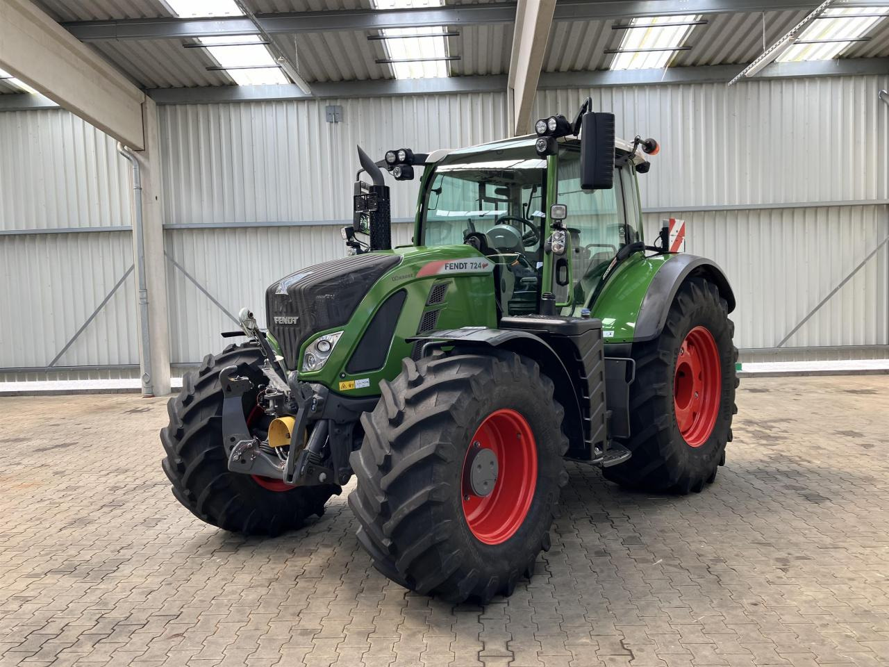 Fendt 724 Vario Profi Plus - Farm tractor: picture 1 Fendt 724 Vario Profi Plus - Farm tractor: picture 1