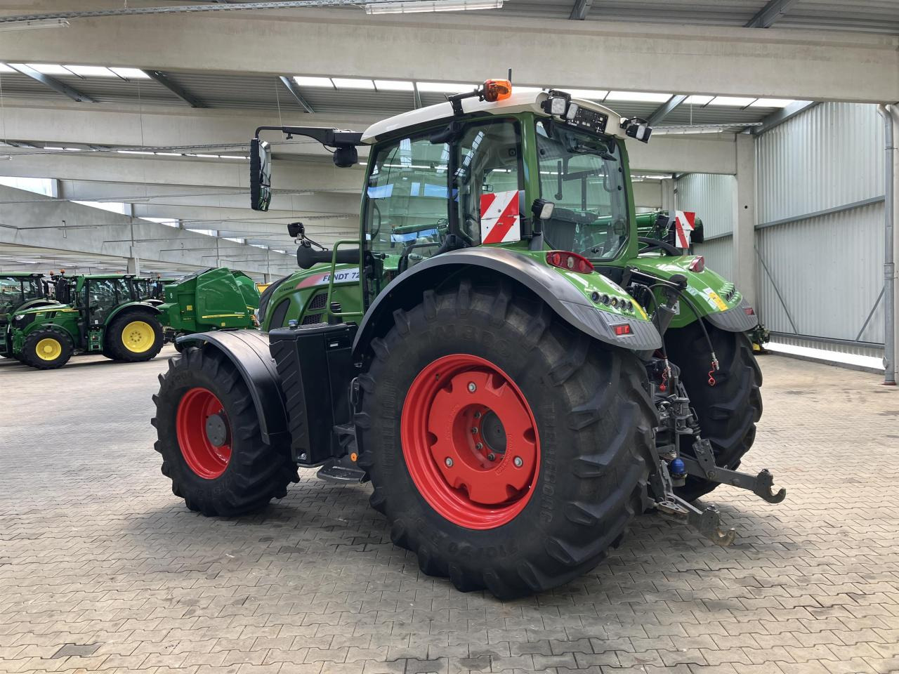 Fendt 724 Vario Profi Plus - Farm tractor: picture 5 Fendt 724 Vario Profi Plus - Farm tractor: picture 5