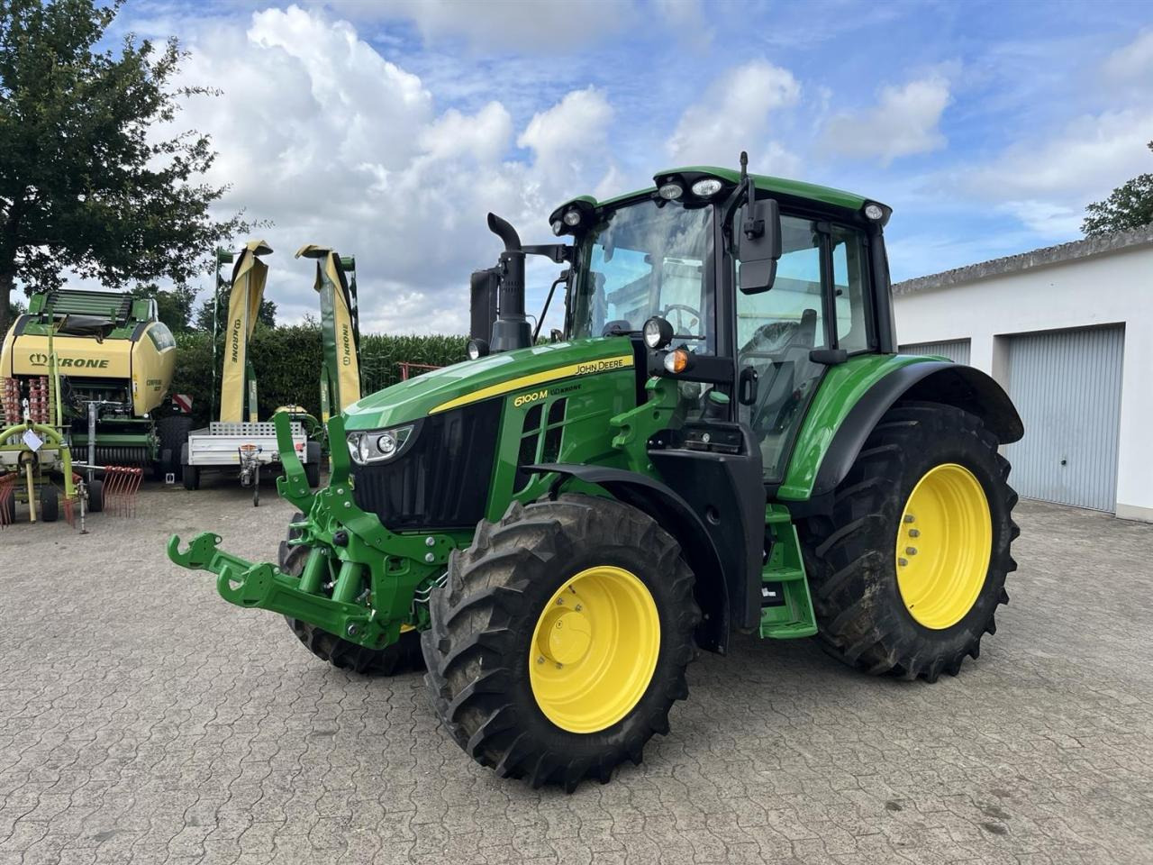John Deere 6100M - Farm tractor: picture 1 John Deere 6100M - Farm tractor: picture 1