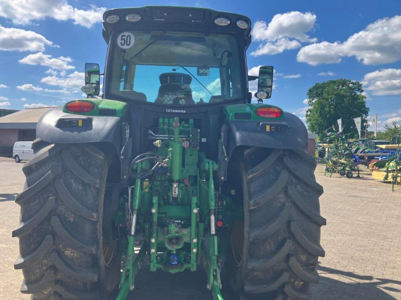 John Deere 6145R - Farm tractor: picture 5 John Deere 6145R - Farm tractor: picture 5