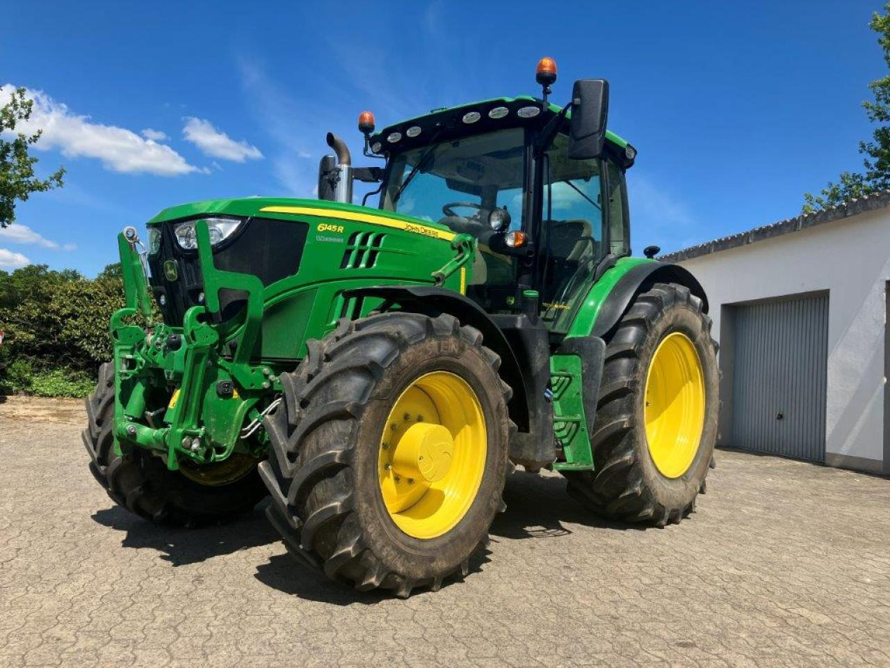 John Deere 6145R - Farm tractor: picture 1 John Deere 6145R - Farm tractor: picture 1
