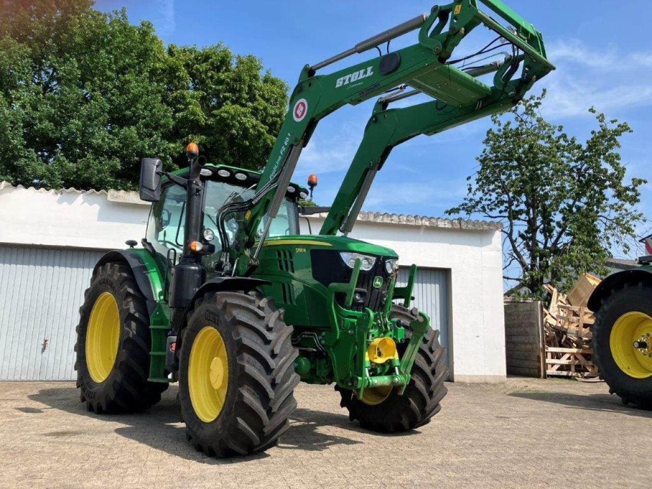 John Deere 6155R - Farm tractor: picture 3 John Deere 6155R - Farm tractor: picture 3