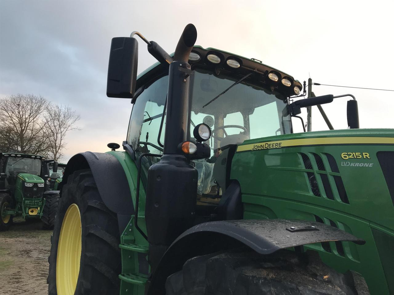 John Deere 6215R - Farm tractor: picture 2 John Deere 6215R - Farm tractor: picture 2
