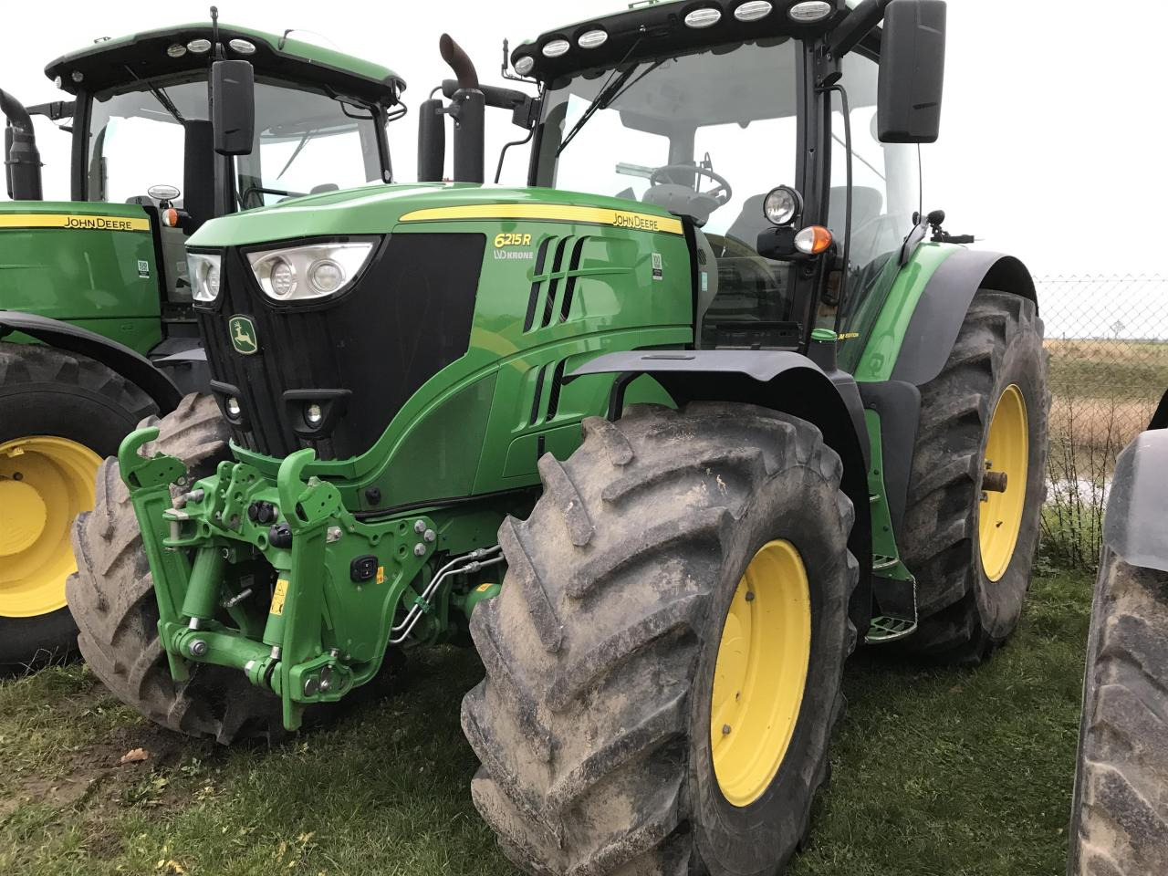 John Deere 6215R - Farm tractor: picture 1 John Deere 6215R - Farm tractor: picture 1