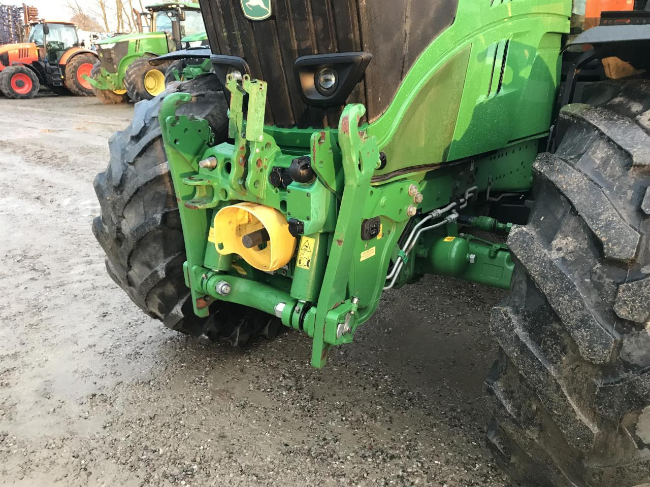 John Deere 6215R - Farm tractor: picture 4 John Deere 6215R - Farm tractor: picture 4