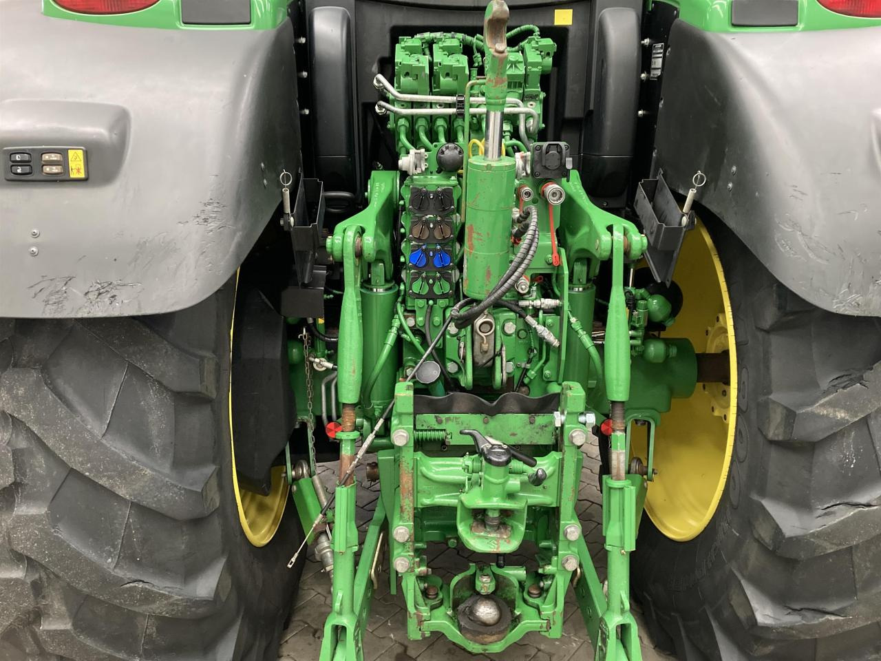 Farm tractor John Deere 6215R: picture 6