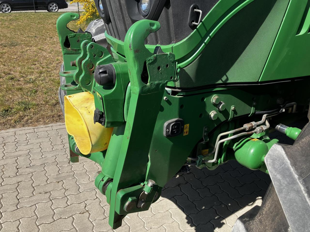 John Deere 6215R - Farm tractor: picture 4 John Deere 6215R - Farm tractor: picture 4