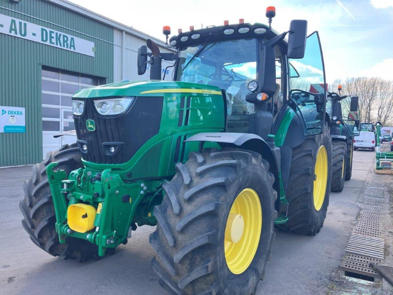 John Deere 6250R - Farm tractor: picture 1 John Deere 6250R - Farm tractor: picture 1