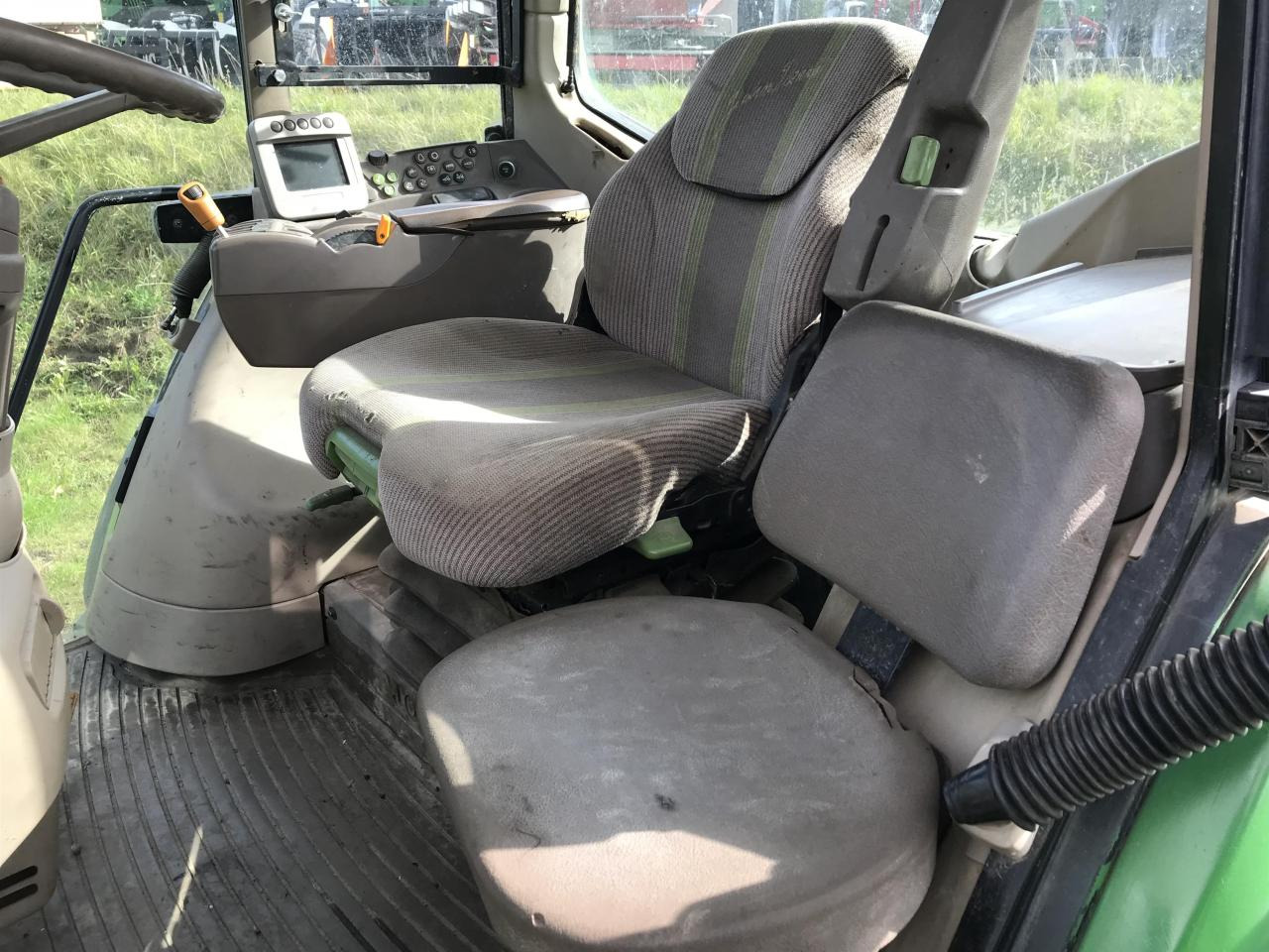 Farm tractor John Deere 6930 Premium: picture 7