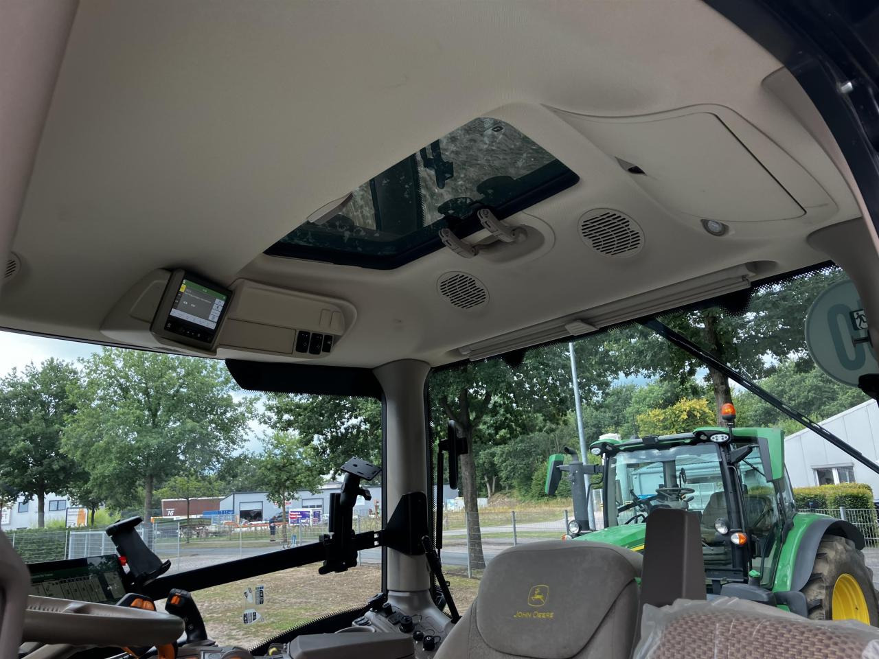 Farm tractor John Deere 6R 130: picture 8 Farm tractor John Deere 6R 130: picture 8