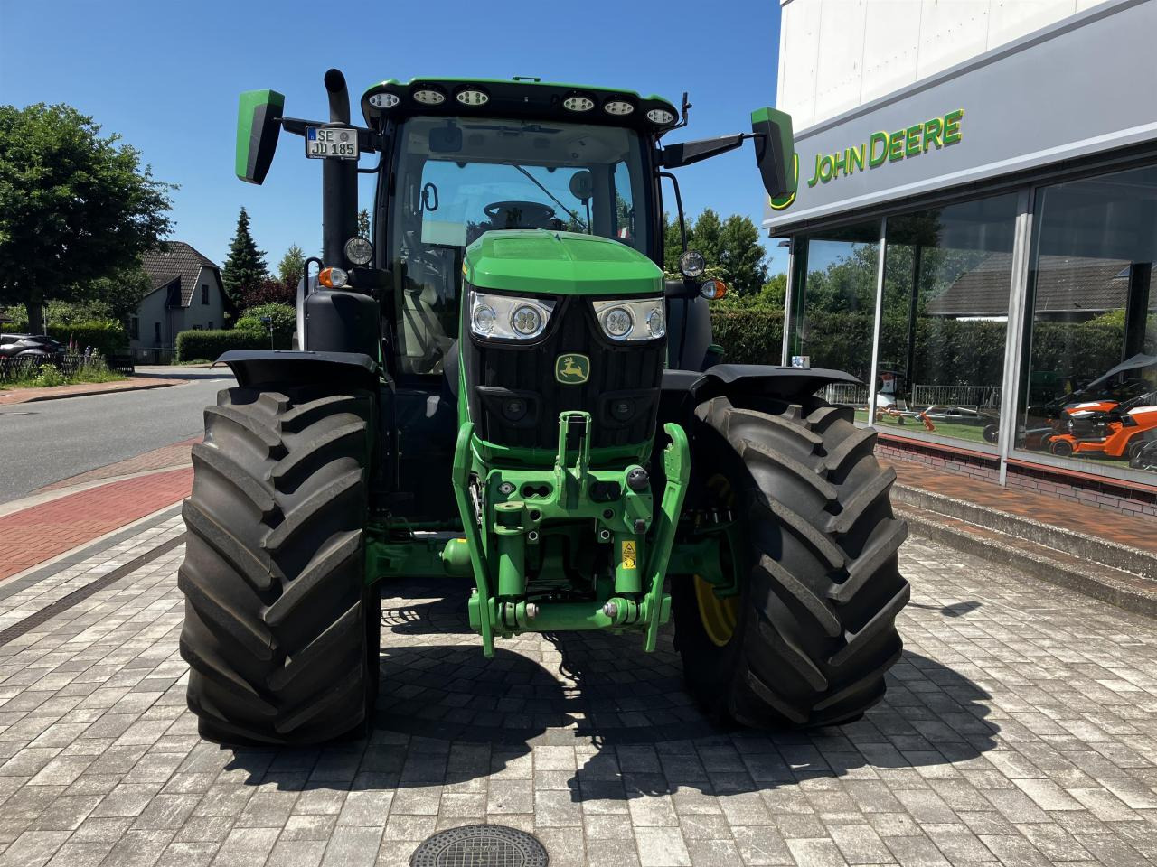 John Deere 6R 185 - Farm tractor: picture 3 John Deere 6R 185 - Farm tractor: picture 3