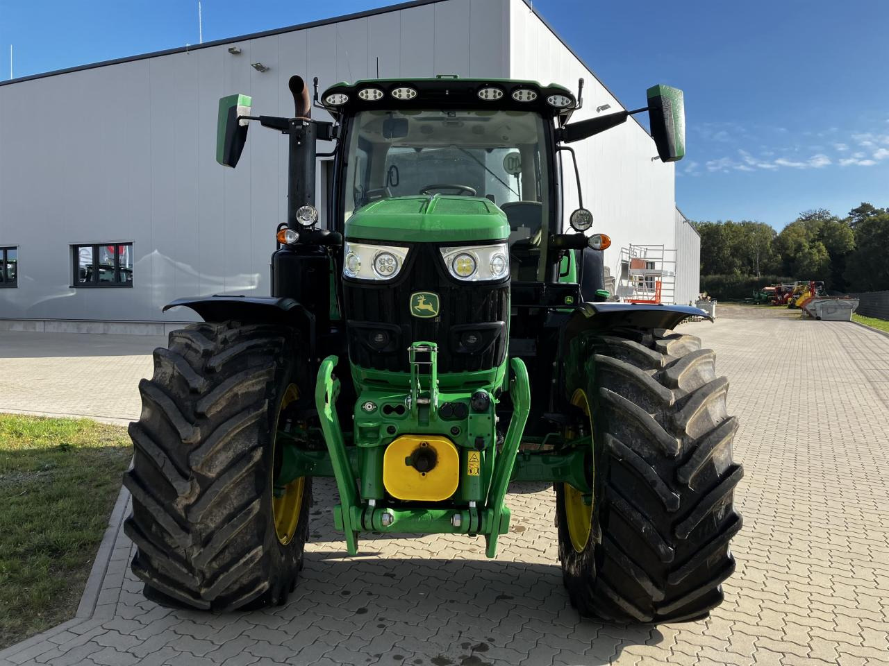 John Deere 6R 185 - Farm tractor: picture 3 John Deere 6R 185 - Farm tractor: picture 3