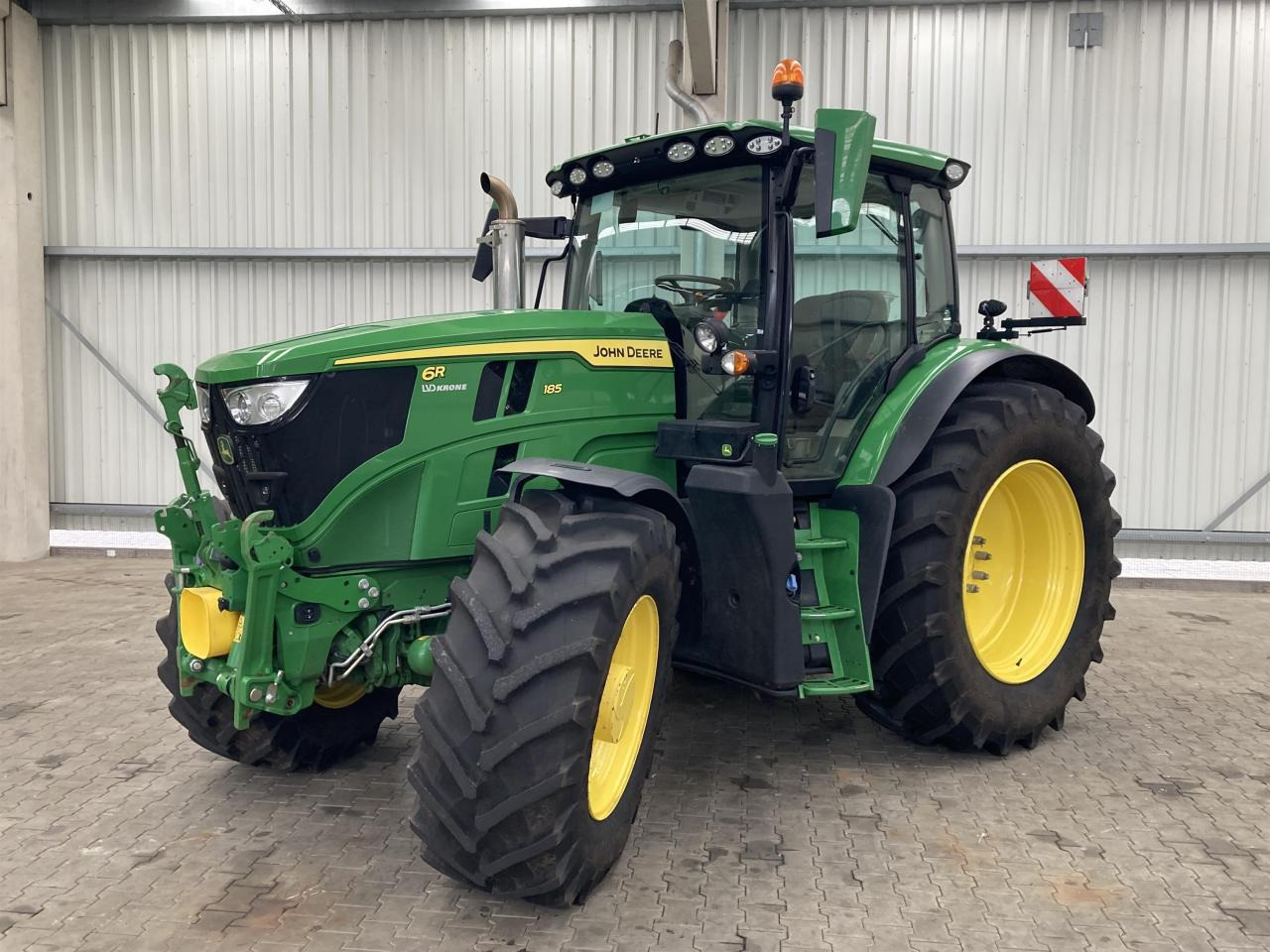 John Deere 6R 185 - Farm tractor: picture 1 John Deere 6R 185 - Farm tractor: picture 1