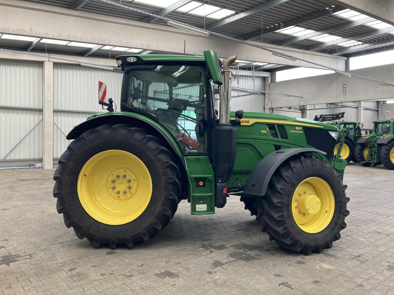 John Deere 6R 185 - Farm tractor: picture 5 John Deere 6R 185 - Farm tractor: picture 5