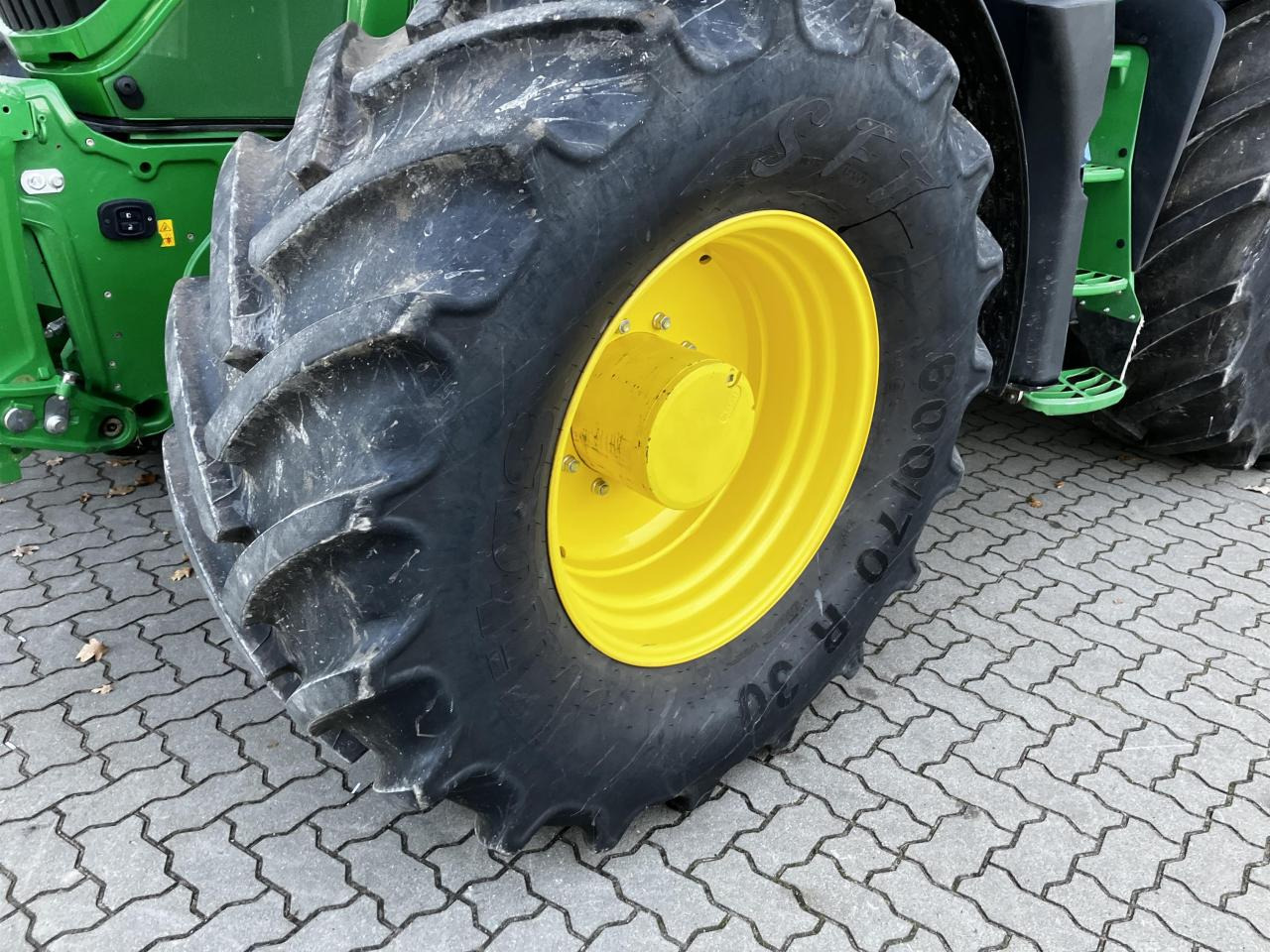 Farm tractor John Deere 6R 250: picture 10