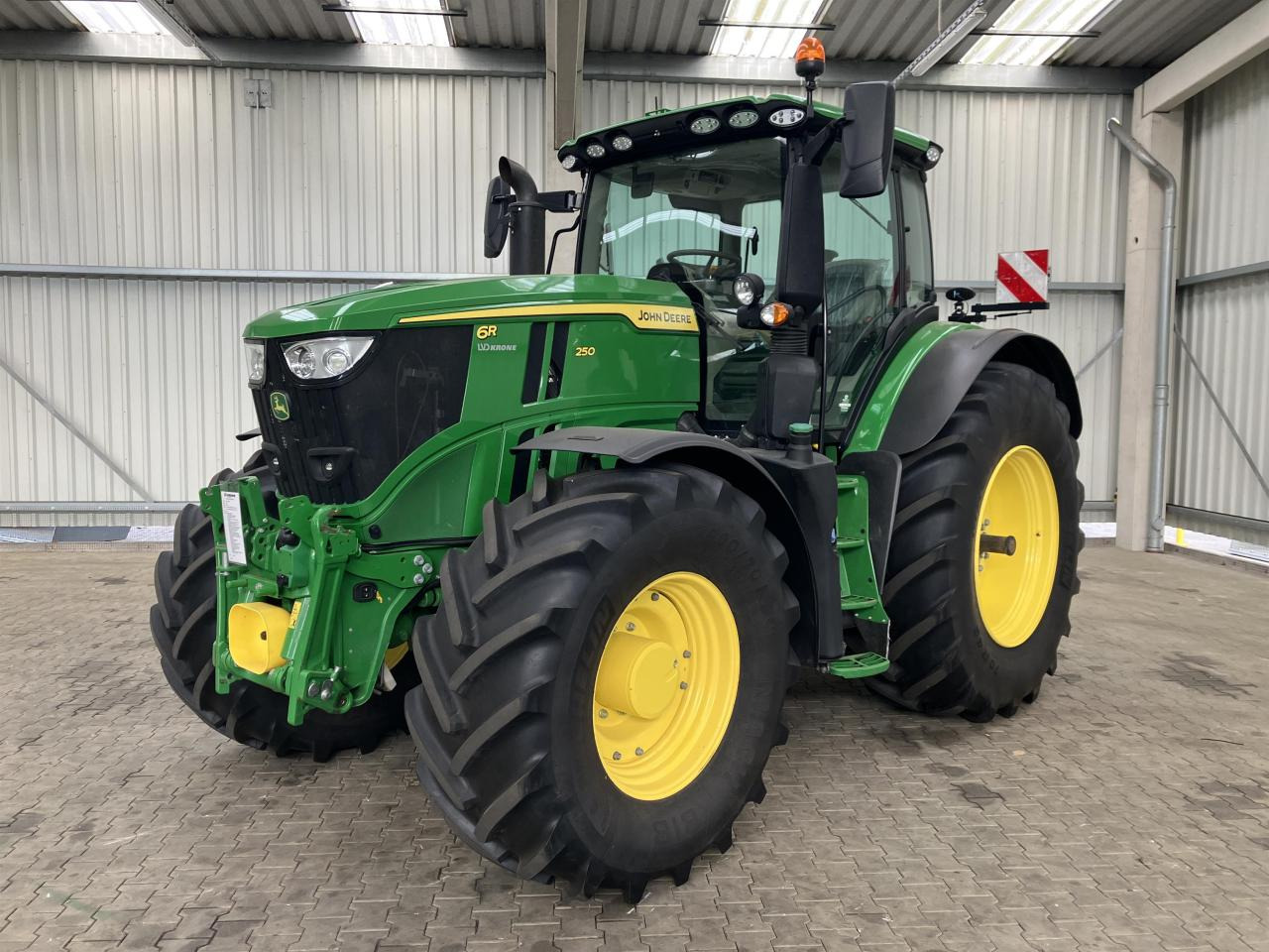 John Deere 6R 250 - Farm tractor: picture 1 John Deere 6R 250 - Farm tractor: picture 1
