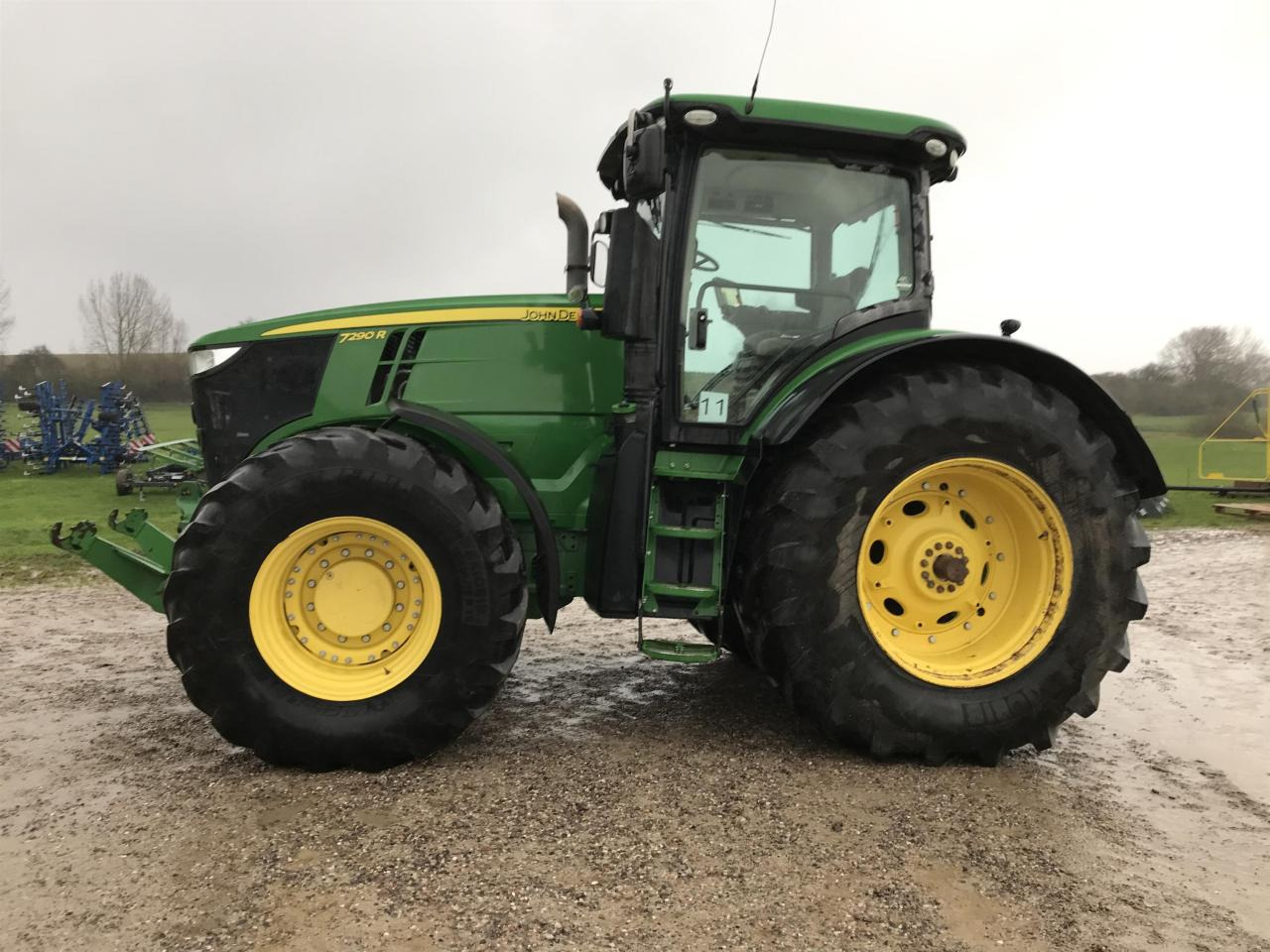 John Deere 7290R - Farm tractor: picture 1 John Deere 7290R - Farm tractor: picture 1