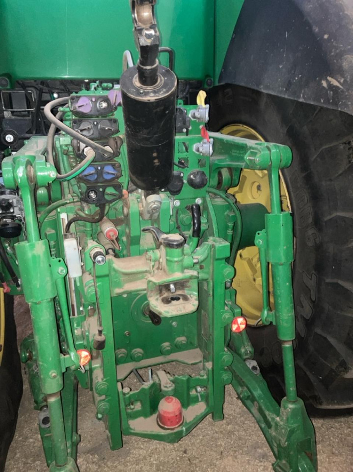 John Deere 7290R - Farm tractor: picture 4 John Deere 7290R - Farm tractor: picture 4