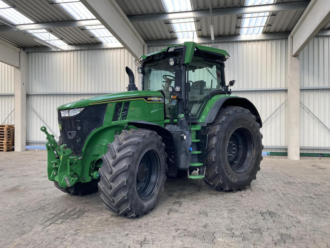John Deere 7R 310 - Farm tractor: picture 1 John Deere 7R 310 - Farm tractor: picture 1