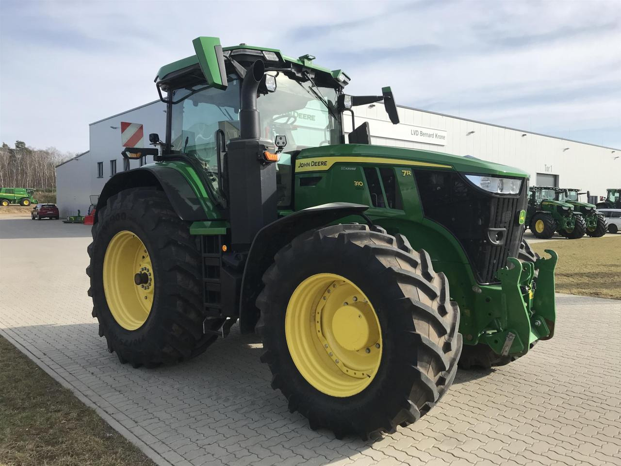 John Deere 7R 310 - Farm tractor: picture 2 John Deere 7R 310 - Farm tractor: picture 2