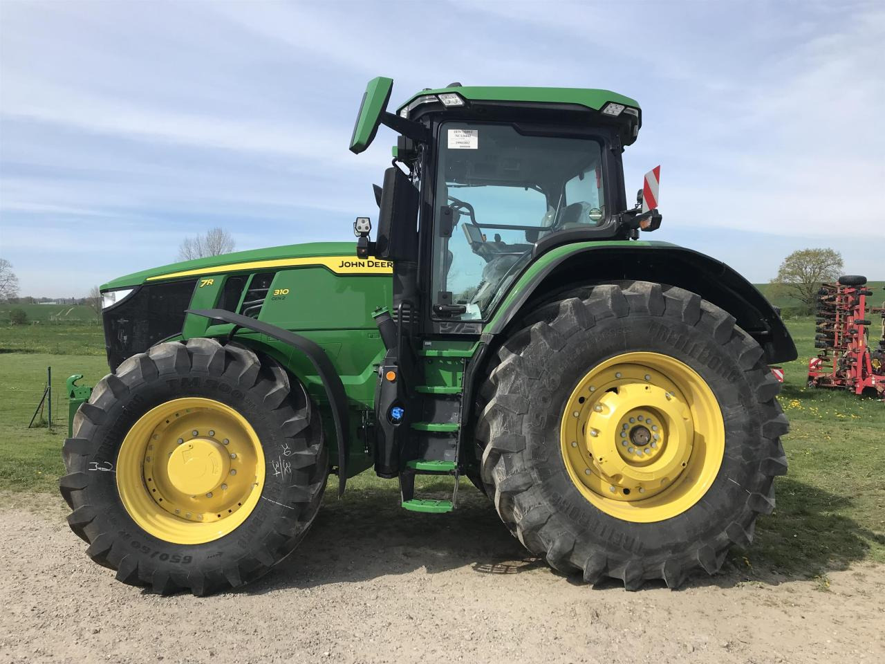 John Deere 7R 310 - Farm tractor: picture 1 John Deere 7R 310 - Farm tractor: picture 1