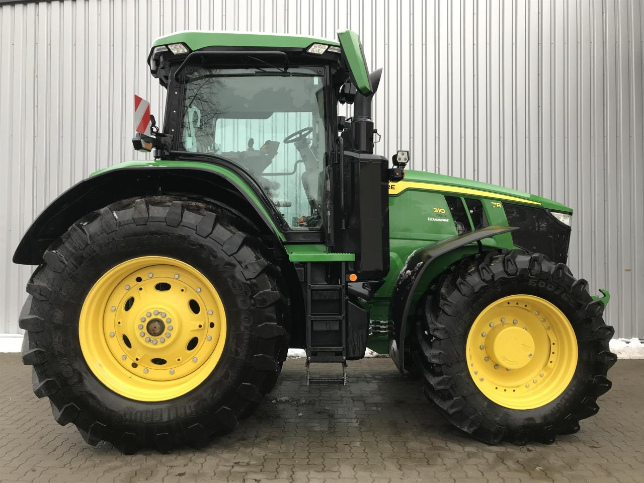 John Deere 7R 310 - Farm tractor: picture 2 John Deere 7R 310 - Farm tractor: picture 2