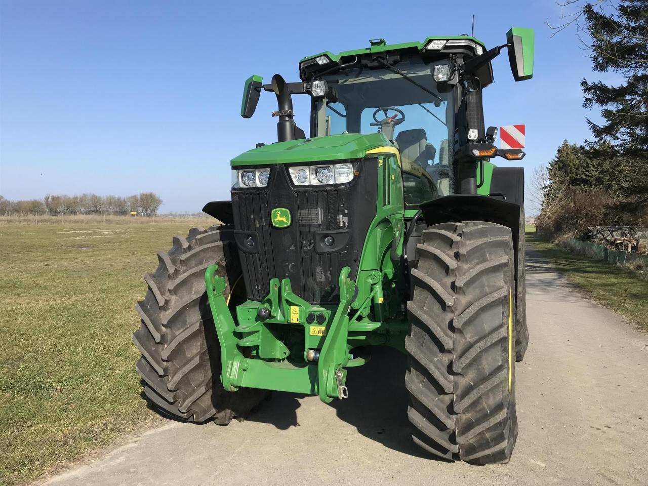 John Deere 7R 310 - Farm tractor: picture 3 John Deere 7R 310 - Farm tractor: picture 3