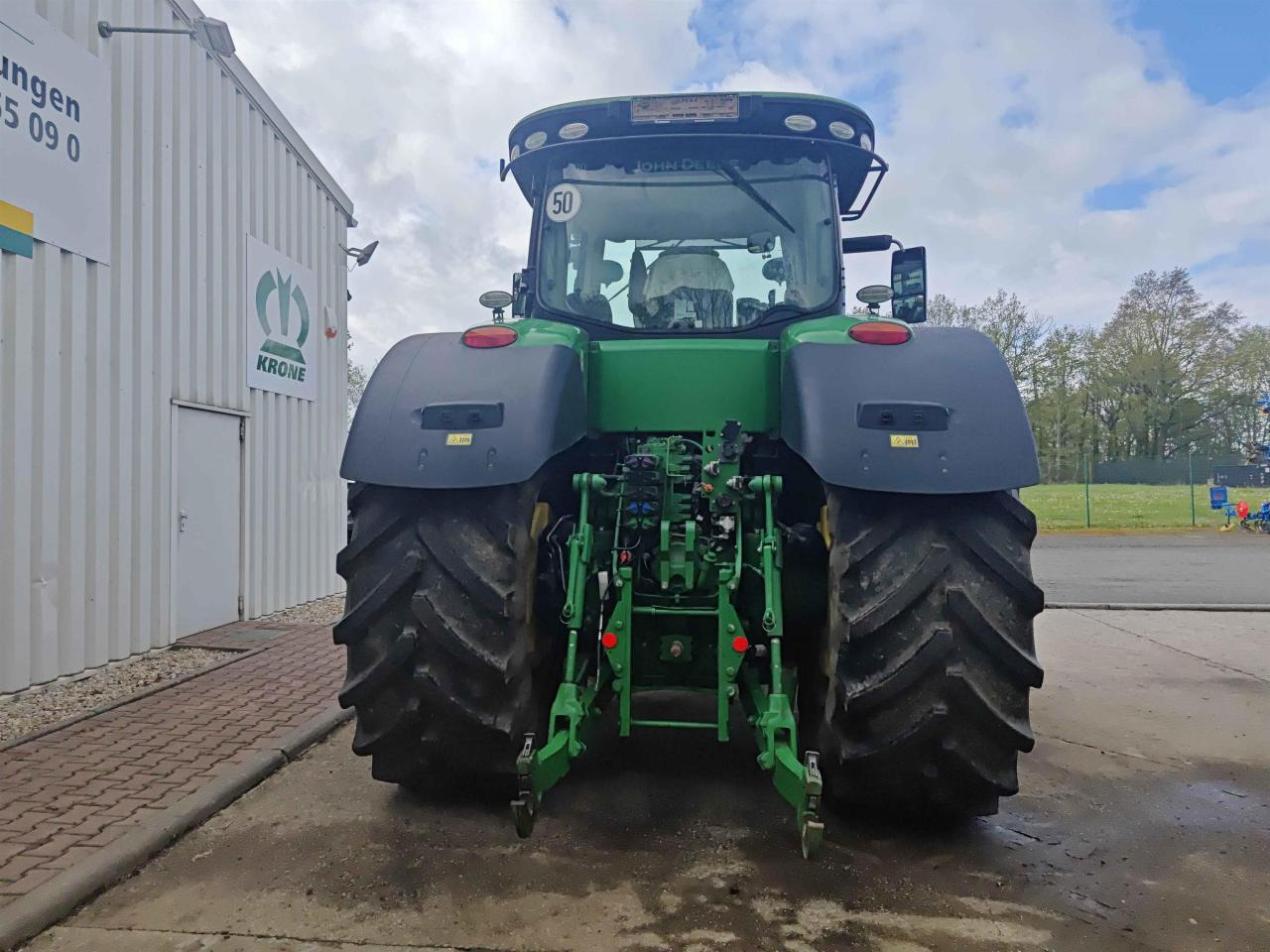 Farm tractor John Deere 8400R: picture 6