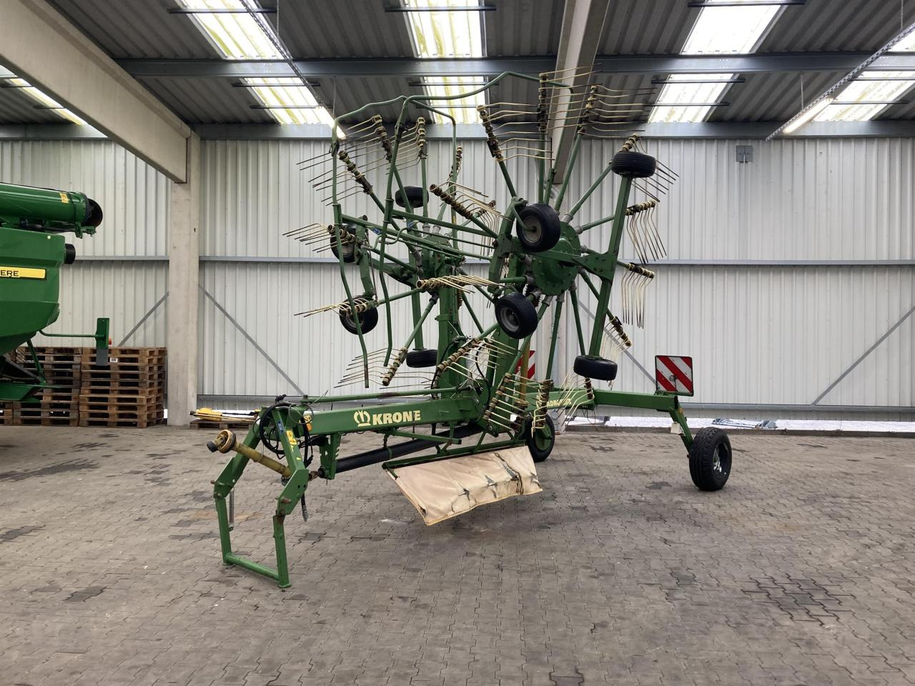 Krone Swadro 800/26 - Tedder/ Rake: picture 1 Krone Swadro 800/26 - Tedder/ Rake: picture 1
