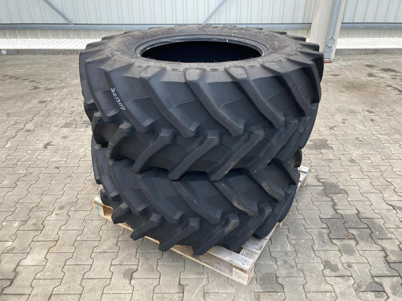 Trelleborg 540/65R28 - Tire for Agricultural machinery: picture 1 Trelleborg 540/65R28 - Tire for Agricultural machinery: picture 1
