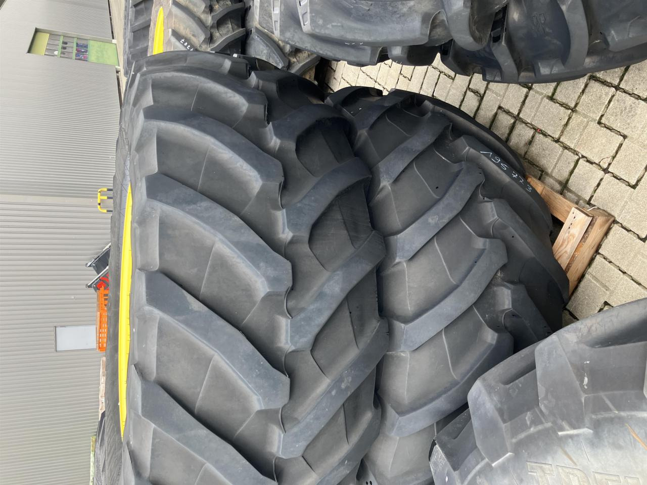 Trelleborg 710/75R42 - Tire for Agricultural machinery: picture 1 Trelleborg 710/75R42 - Tire for Agricultural machinery: picture 1
