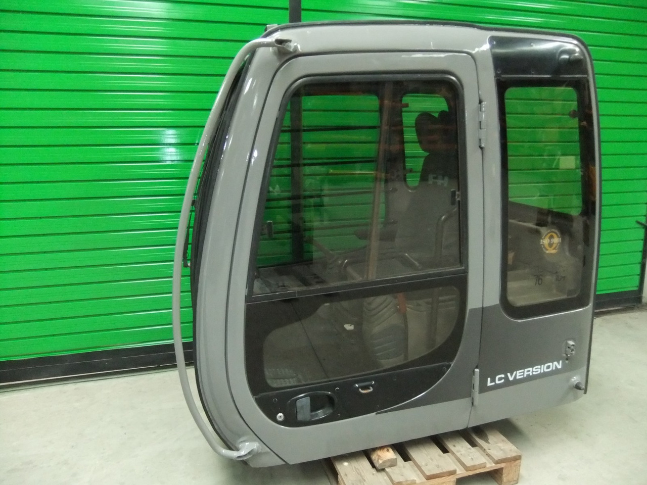 Cab FIAT-HITACHI EX215 71466300 - Cab for Construction machinery: picture 2 Cab FIAT-HITACHI EX215 71466300 - Cab for Construction machinery: picture 2