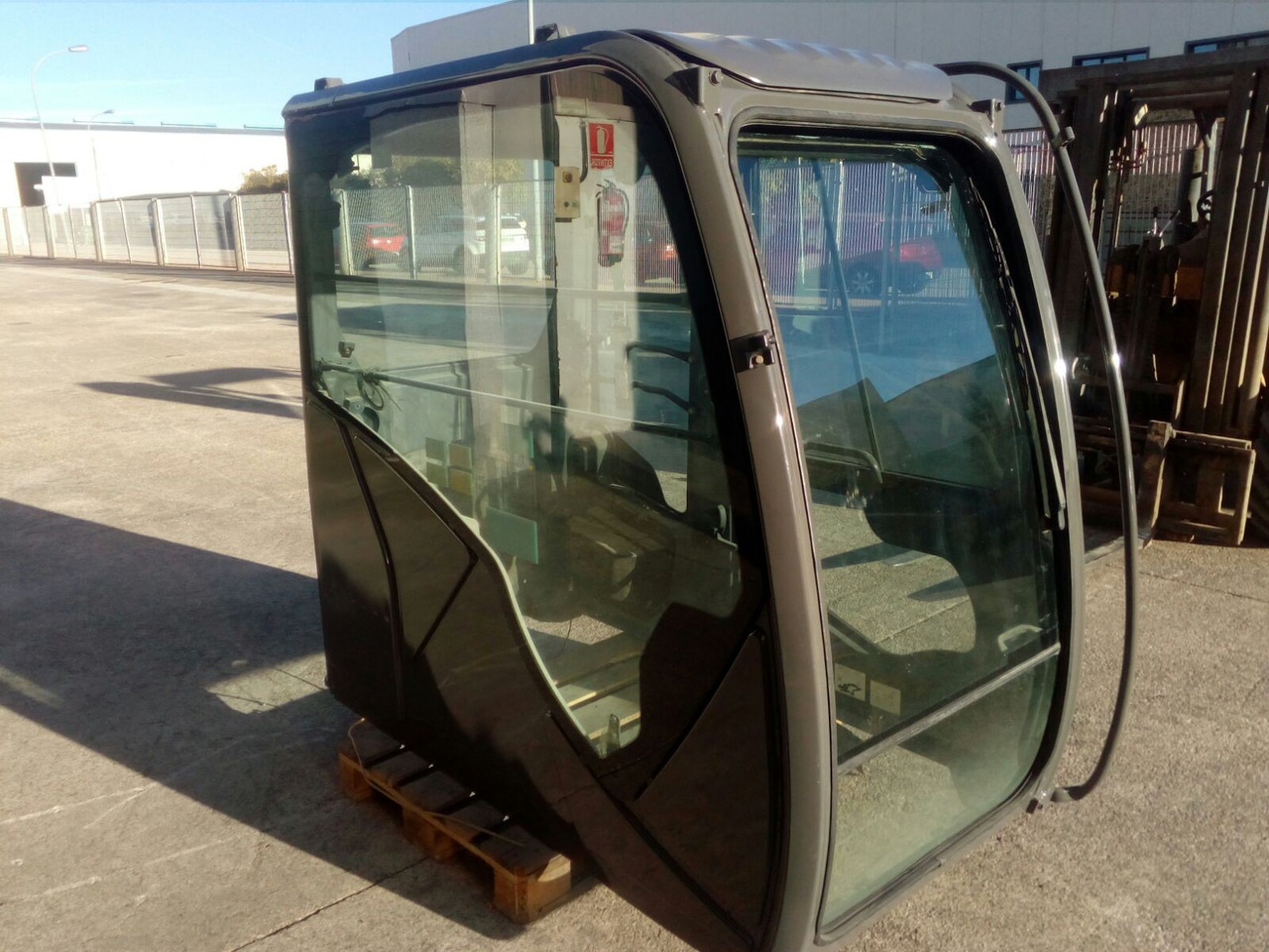 Cab ROPS HITACHI ZX270-3 ZX280-3 4665065 - Cab for Construction machinery: picture 5 Cab ROPS HITACHI ZX270-3 ZX280-3 4665065 - Cab for Construction machinery: picture 5